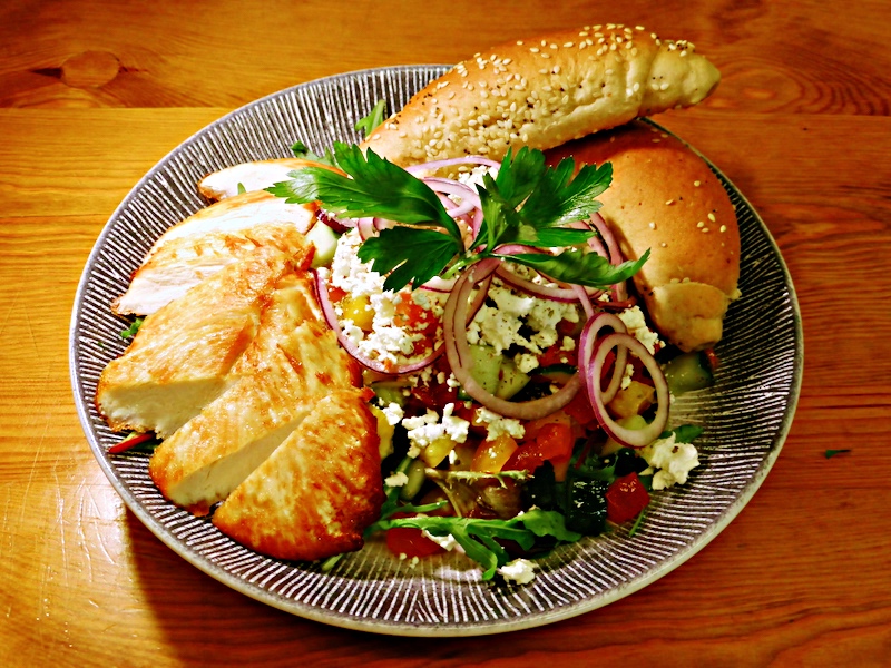 Shopska salad with chicken breast